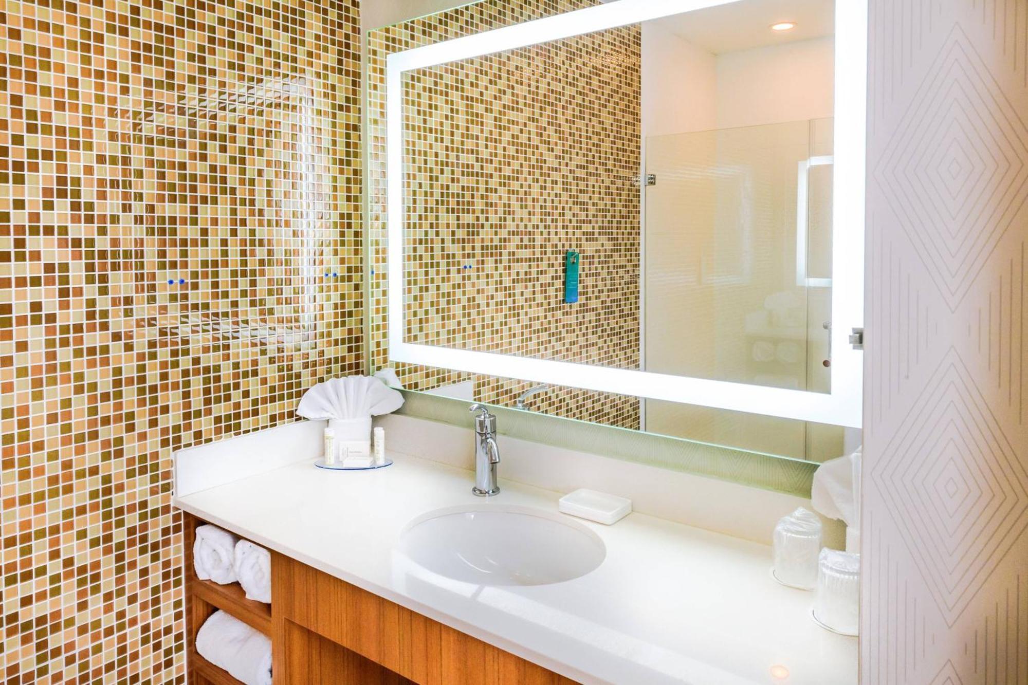 Springhill Suites By Marriott Houston Baytown Exterior foto